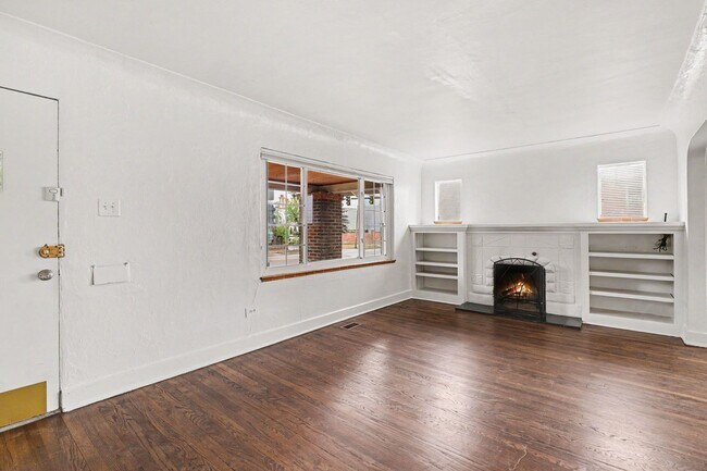 Foto del edificio - Available NOW! 3 Bedroom 2 Bath Beautiful Home in Denver!