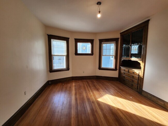 Foto del edificio - 933 E Broadway