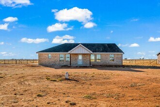 Building Photo - 327 North F M 789