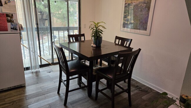 Foto del edificio - Renovated 2-Bedroom Condo Near CU