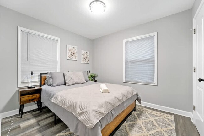 Foto del edificio - 5840 81st Pl