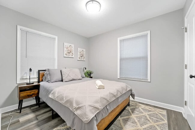 Building Photo - 5840 81st Pl