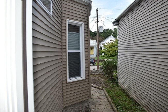Foto del edificio - Renovated 3 Bedroom in Shelby Park close to Logan Street Market