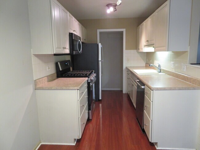 Building Photo - 457 Sunnybrook Ln