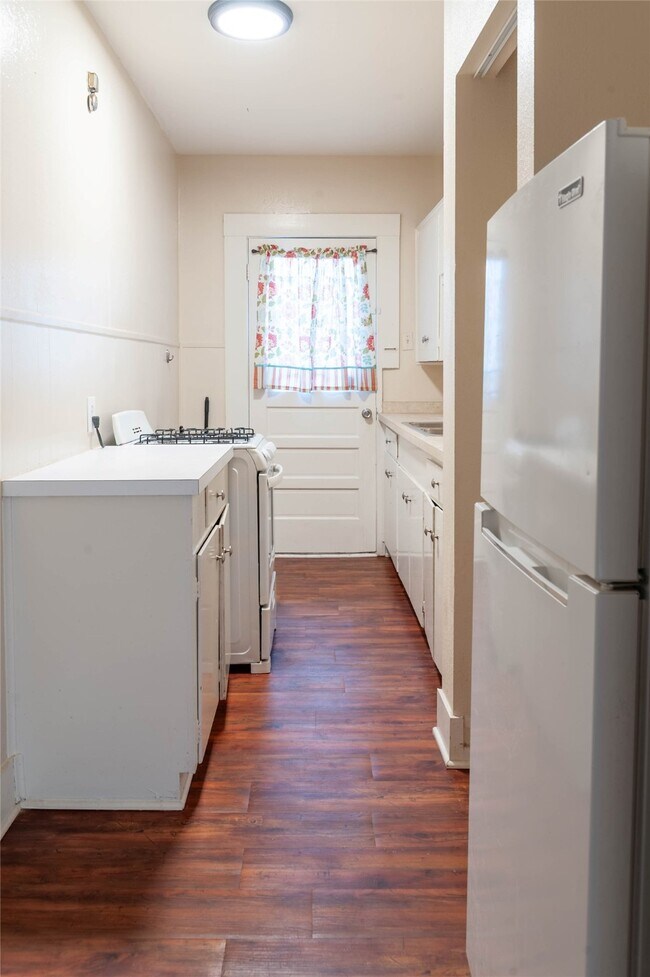 Foto del edificio - 405 W Clay St