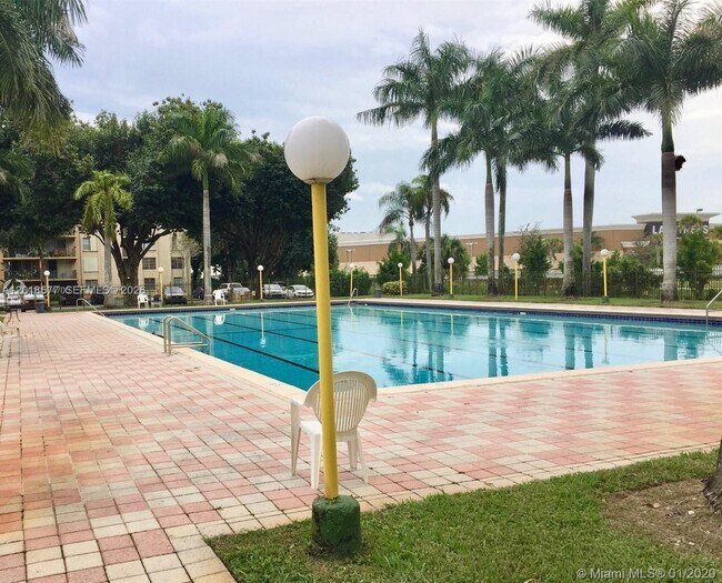Foto del edificio - 9350 Fontainebleau Blvd