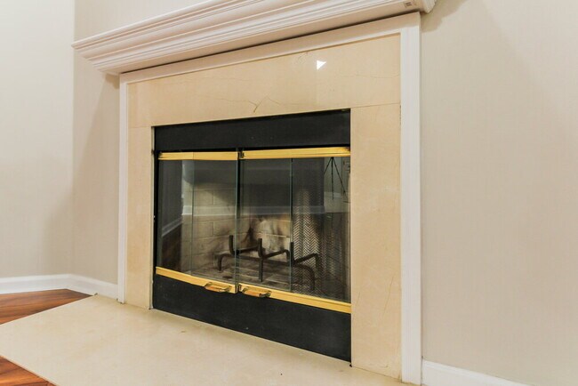 Building Photo - 717 S Lake Cunningham Ave