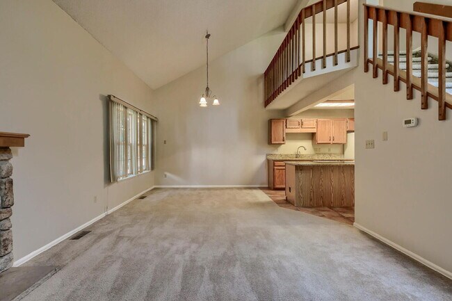 Foto del edificio - Comfortable 2BR + Loft Home — Close to For...