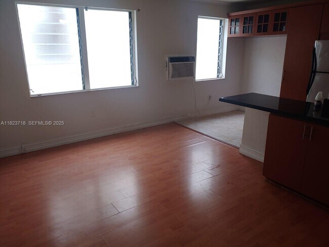 Foto del edificio - 7928 Harding Ave