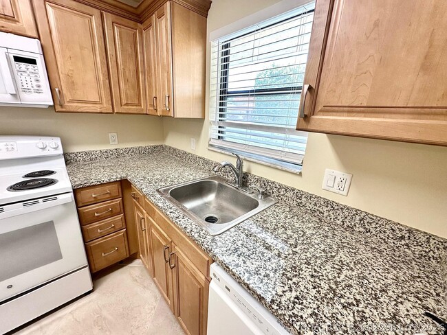 Building Photo - 21904 Lake Forest Cir
