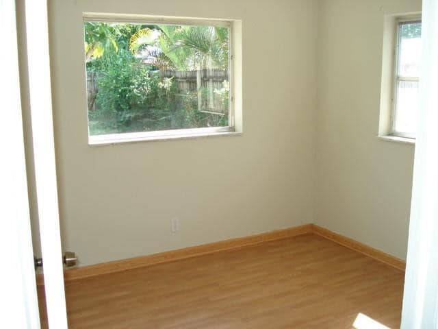 Building Photo - 522 SW 72nd Ave