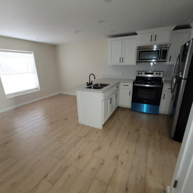 Building Photo - Stone Oak