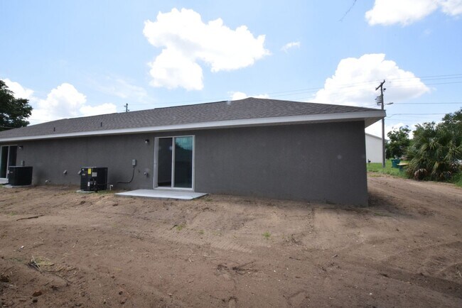 Building Photo - 2 Bedroom, 2 Bath Duplex For Rent at 925 E...