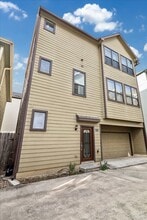 Building Photo - 830 W 19th St