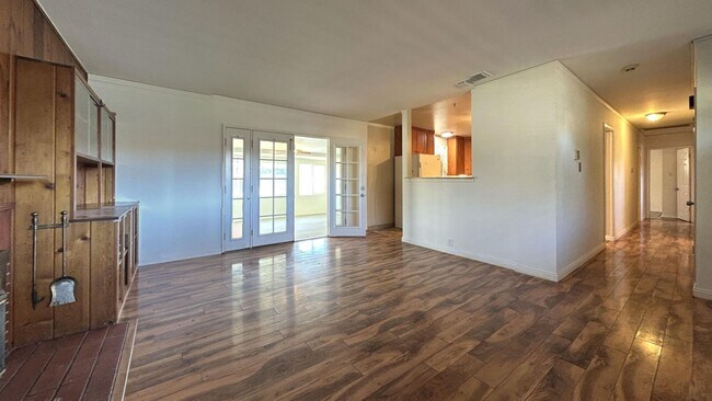 Building Photo - HUGE PRICE REDUCTION! Charming 4 Bedroom 2...