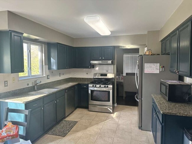 Building Photo - 22102 W Plymouth Cir
