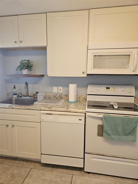 Foto del edificio - 373 Majesty Dr