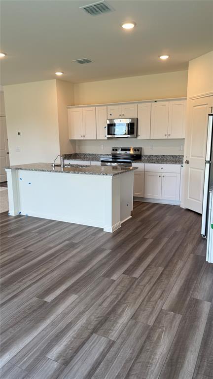 Building Photo - 5537 Cyclamen Dr