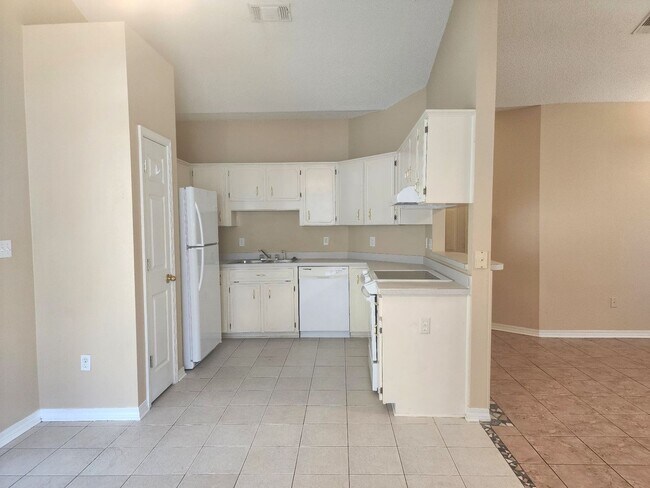 Building Photo - Charming three-bedroom Home