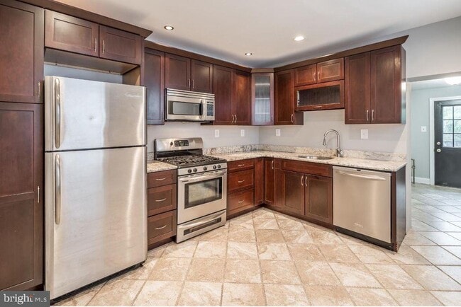 Building Photo - 132 Krams Ave