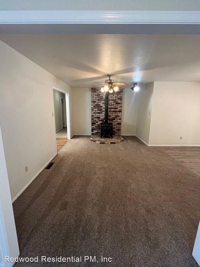 Foto del edificio - 3 br, 2 bath House - 2582 Knolls Drive