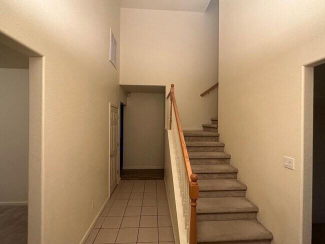 Building Photo - 1495 Davenport Dr