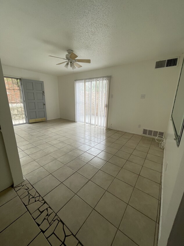 Building Photo - 6713 Escondido Dr