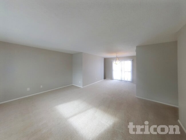 Building Photo - 1312 Rainier Dr