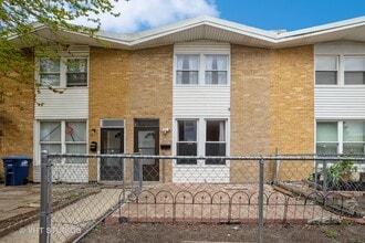 Building Photo - 2017 Pine St