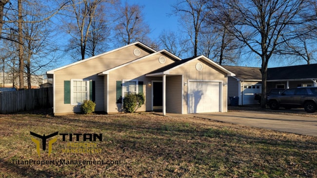 Building Photo - 3 bed/ 2 bath home by Benton River Center
