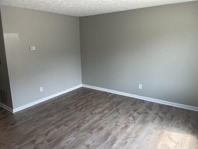 Foto del edificio - 1648 Foxhaven Dr