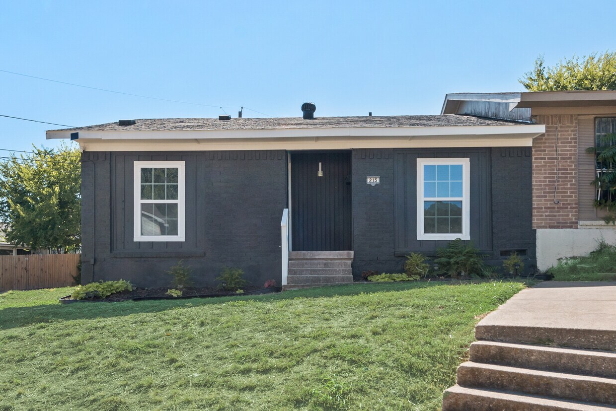Foto principal - 215 Creek Cove Dr