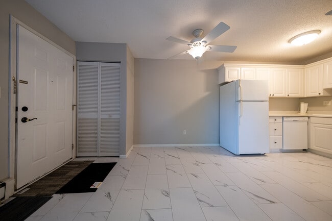 Building Photo - 7186 72nd Ln N