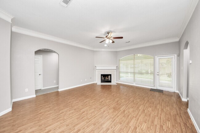 Foto del edificio - 2326 Standing Oak Ln