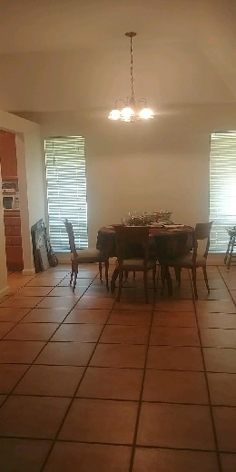 Building Photo - Spacious Condo in Desirable Indian Creek