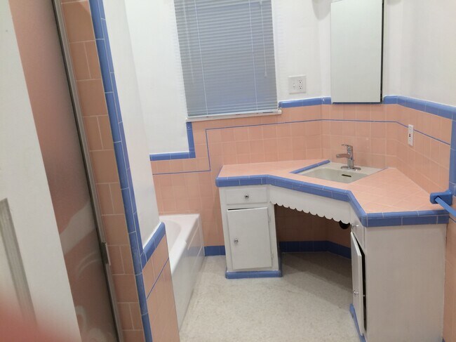 Apt.1, Bathroom - 2828 W 3rd St