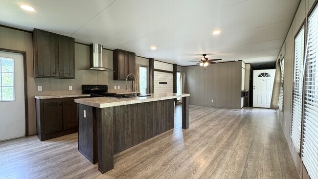 Building Photo - 370 Cotton Ln