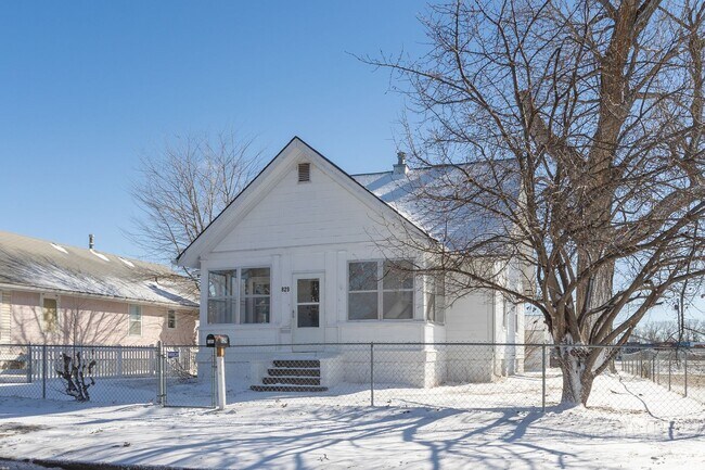 Building Photo - OPEN HOUSE SUNDAY MARCH 16th 11:30-1:30PM— 3 Bedroom 2 Bathroom House In Council Bluffs With Grea...