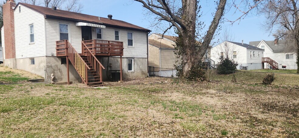 "Charming 3-Bed Home with Gleaming Hardwood Floors on Jackson Ave, Berkeley!"