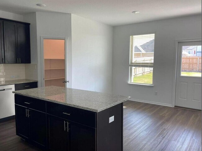 Building Photo - 1512 Holly Lk Dr