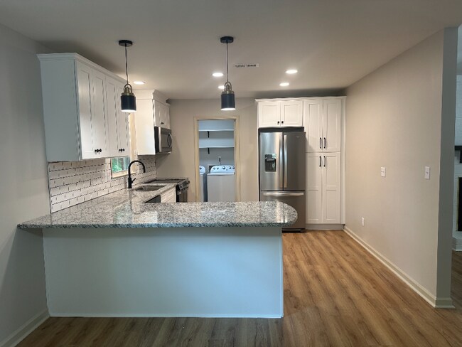 Foto del edificio - 2440 Cottage Pl