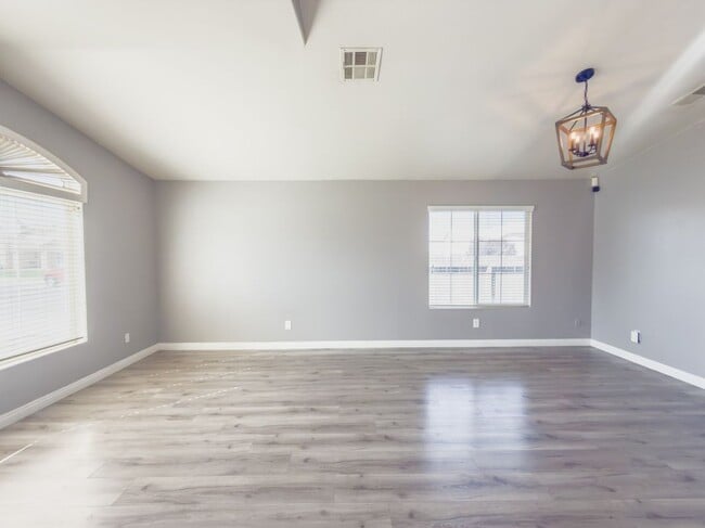 Foto del edificio - 8959 Wedgewood Ct