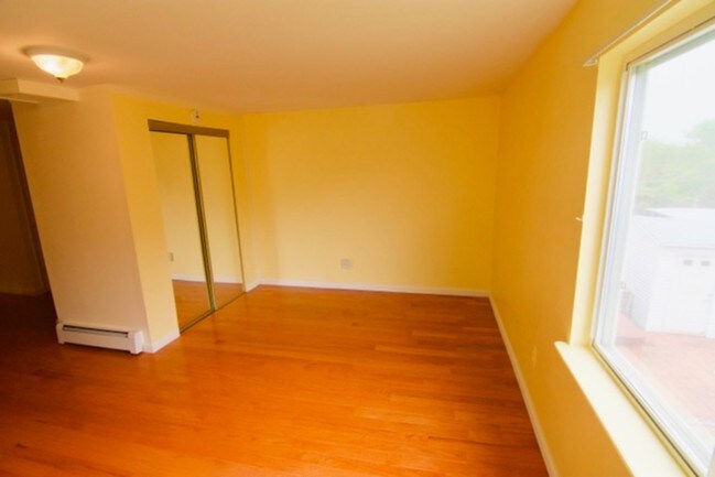 Building Photo - 317 Mosel Ave