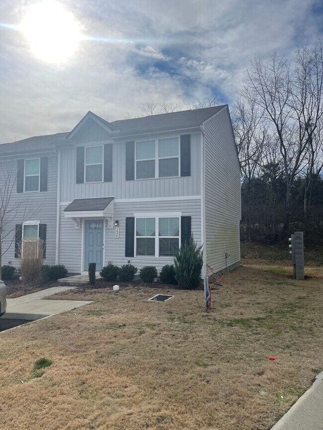 Building Photo - Stunning 3BR 3BA Home w/ Private Patio • Full Appliance Suite • Wooded-View Patio in Nashville