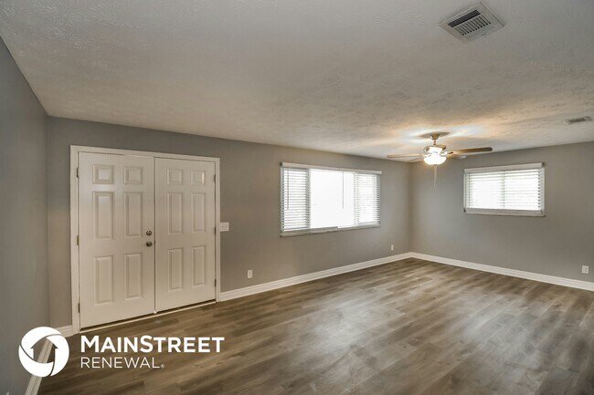 Foto del edificio - 4605 Silver Ridge Dr