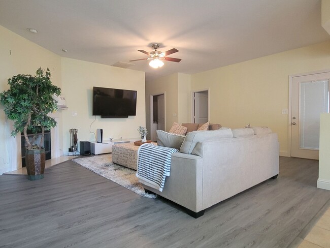 Building Photo - Charming Ranch Retreat: 3 Bed, 2 Bath in D...