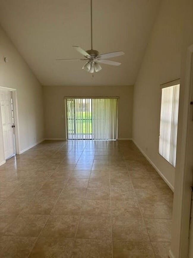 Building Photo - 406 Buttonwood Pl