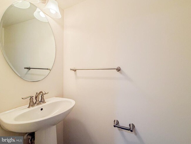 Building Photo - 3227 Clear Spring Dr
