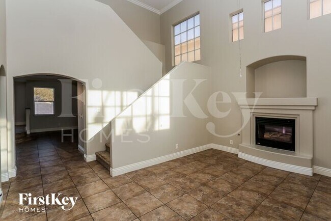 Building Photo - 8612 Honey Vine Ave
