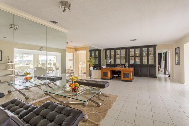 Building Photo - 390 French Royale Cir